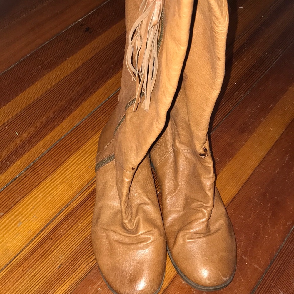 FALL BOOTS 👢 Tan riding boots ( fake zipper ) with tassels